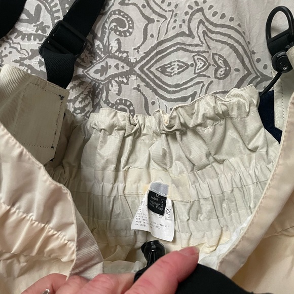 Patagonia, women’s, sailing, rain suit, coats a med, pants are size 14 - Picture 6 of 6